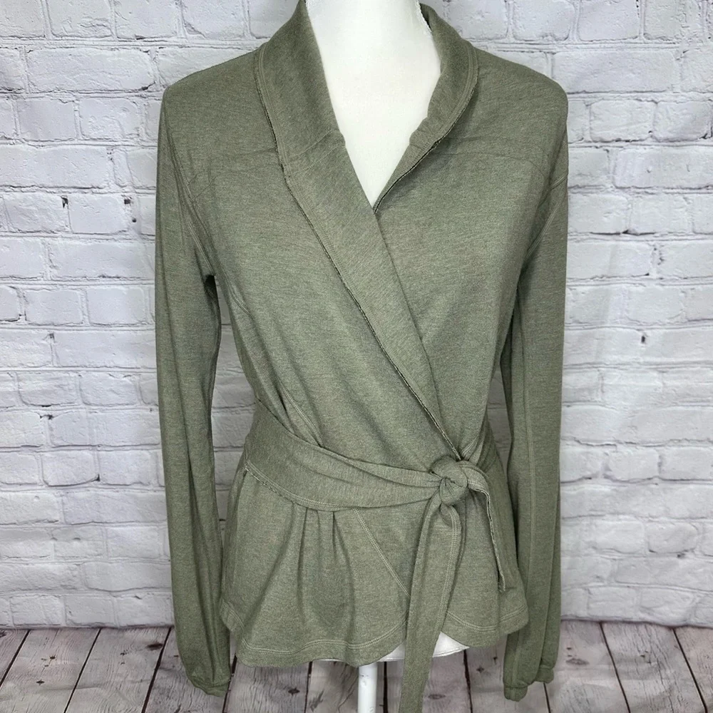 LULULEMON Dance Pulse Wrap Olive
Green - Picture 2 of 14